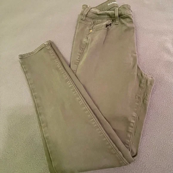 Old Navy Rockstar Mid-Rise Skinny Jeans. Olive Green. Size 10. - Picture 5 of 11